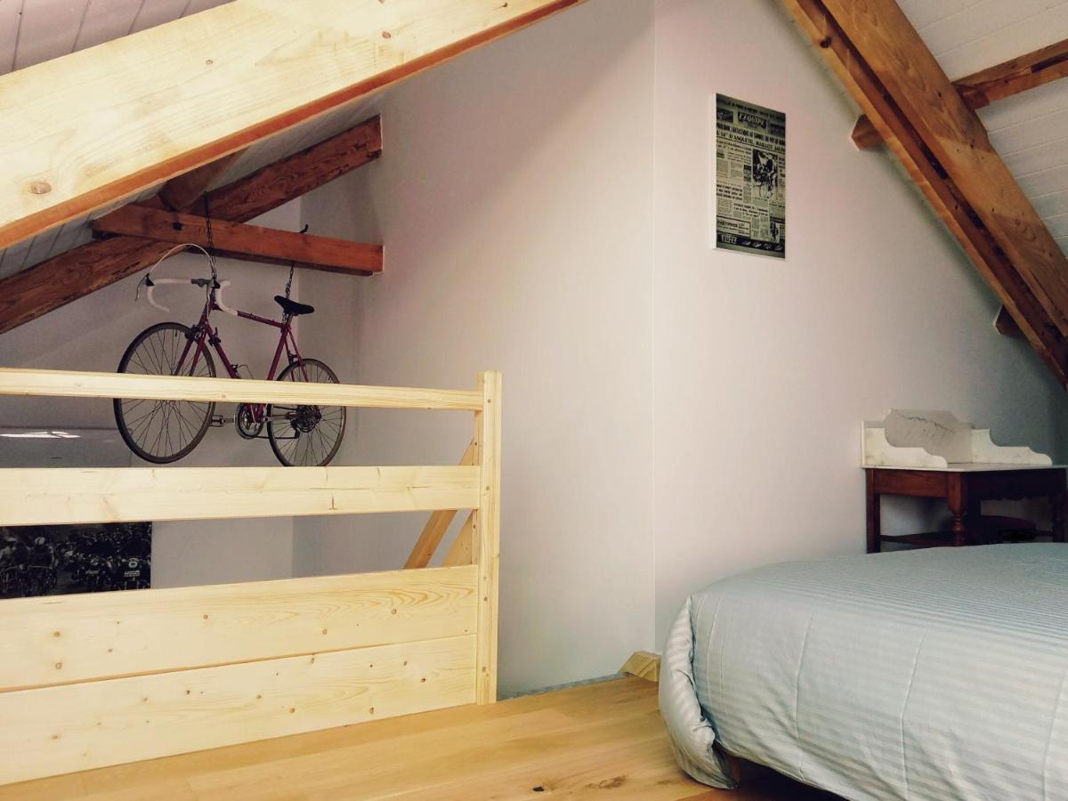Chambres D'Hotes Quatre Mains Saint-Priest-des-Champs Buitenkant foto