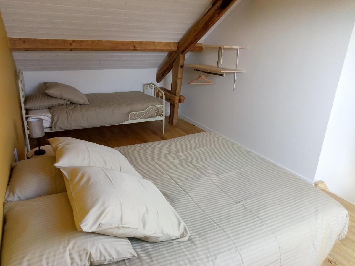 Chambres D'Hotes Quatre Mains Saint-Priest-des-Champs Buitenkant foto